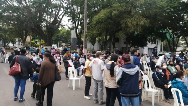 Diario HOY | Masiva concurrencia en Caacupé para vacunarse