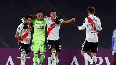 Épico triunfo de River sin suplentes y con Enzo Pérez en el arco