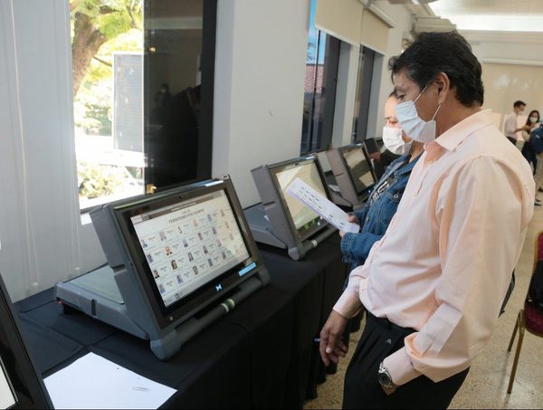 Precandidatos fallecidos ya no podrán ser excluidos de las máquinas de votación · Radio Monumental 1080 AM