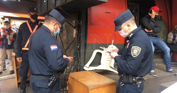 La Nación / Perpetran violento asalto a cambistas en el centro de Ciudad del Este