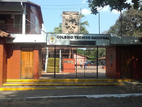 MEC busca alternativas al pedido de estudiantes del CTN · Radio Monumental 1080 AM