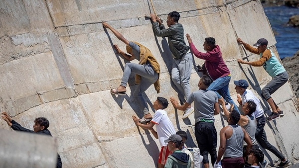 España advirtió a Marruecos que no aceptará "chantajes" tras la crisis de migrantes en Ceuta | .::Agencia IP::.
