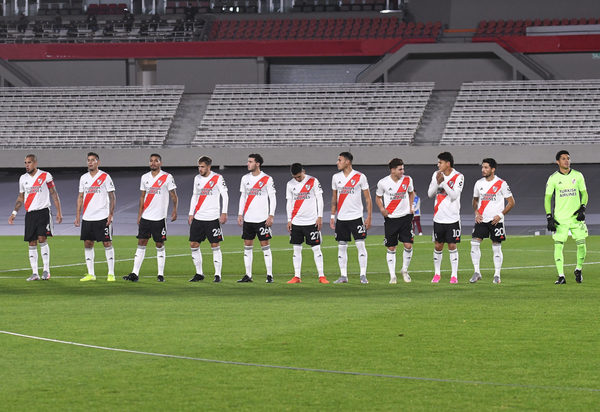 Heroico y memorable: River Plate con jugadores de reserva y un mediocampista lesionado de arquero, hizo historia en la Libertado