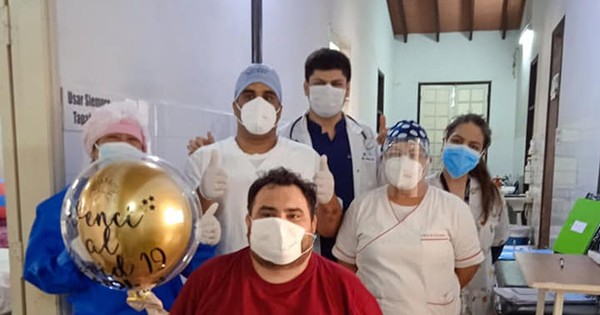 La Nación / Pacientes de Hospital de Lambaré lograron vencer al COVID y recibieron alta médica