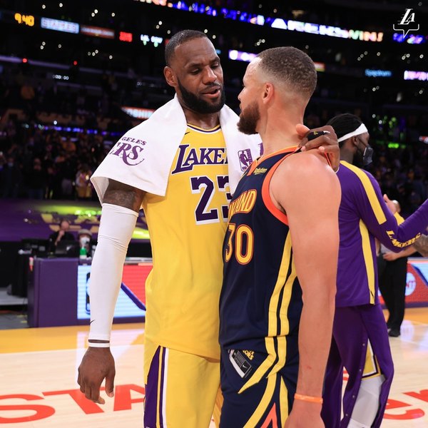 Los Lakers avanzan a playoffs y los Warriors se jugarán el pase contra Grizzlies