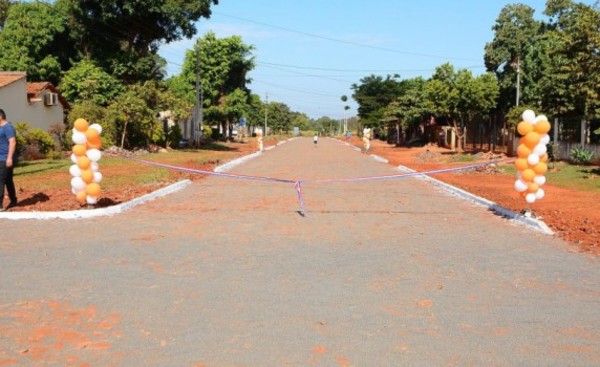 Municipalidad inaugura nuevos empedrado en diferentes barrios