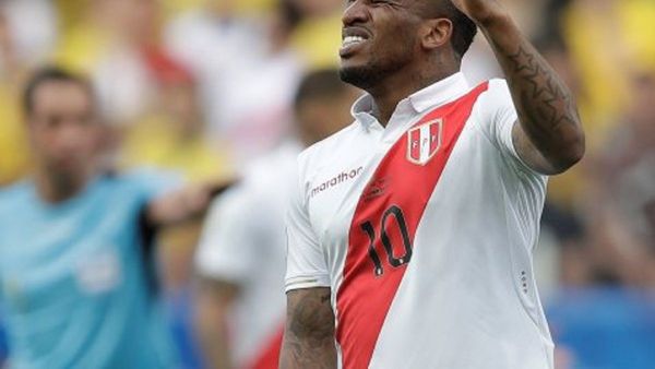 Farfán puede perderse la Copa América y las eliminatorias Mundial por lesión