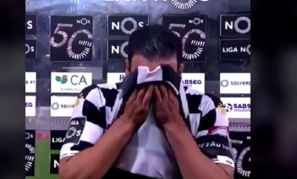 Ganó la Copa del Mundo y ahora rompió en llanto por salvar la categoría