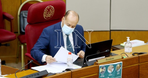 La Nación / Senador Florentín recrimina a Cachito Salomón por “sesión kachiãi”