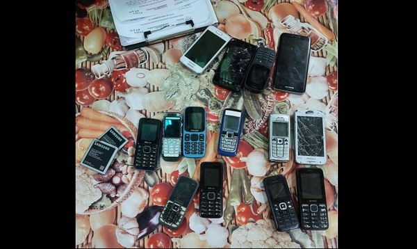 Autoridades incautan teléfonos celulares, armas blancas, garrotes, caña, chicha y droga en cárcel de San Pedro - ADN Digital