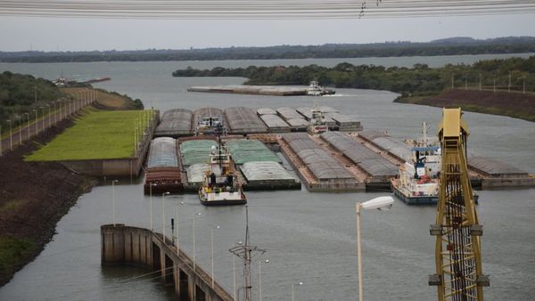 Inician regulación de caudal del río Paraná para salida de granos