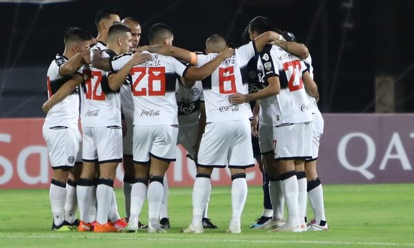 Olimpia cae ante Internacional y queda al borde de la eliminación