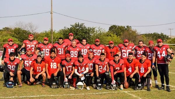El fútbol americano también se juega en Paraguay y gana yardas