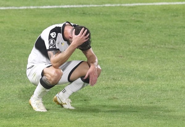 Crónica / AL BORDE DEL NOCAUT