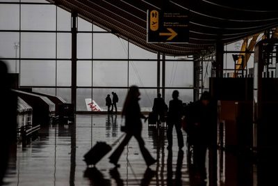 España prorroga al 8 de junio las restricciones de vuelos con Brasil y Sudáfrica - MarketData