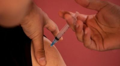 Chile sigue vacunando con rapidez pero alza de contagios genera incertidumbre