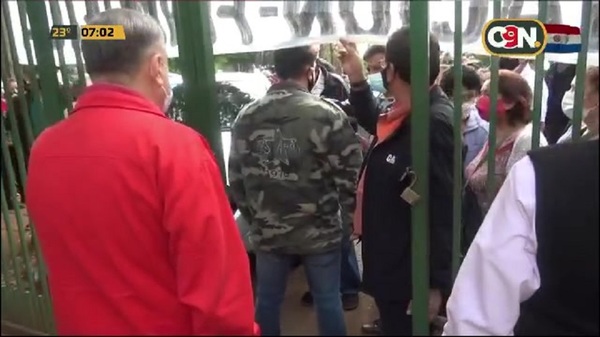 Vigilia por vacunación contra el covid-19 en Ciudad del Este - C9N