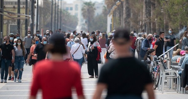 La Nación / España dejará entrar desde el 7 de junio a “todas las personas vacunadas”