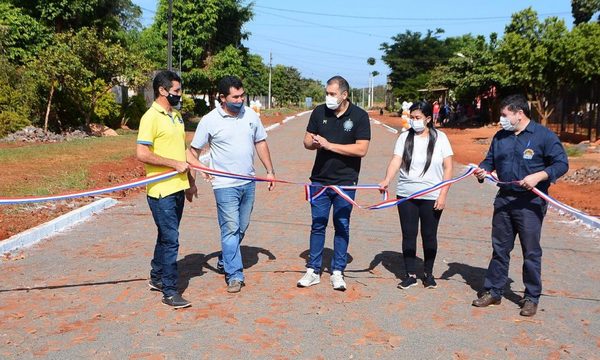 Municipalidad de Ciudad del Este inaugura nuevos empedrado en los diferentes barrios – Diario TNPRESS