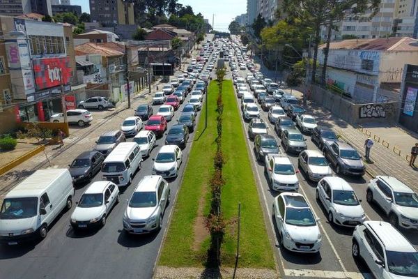 Afirman que FOZ deja de RECAUDAR más de US$ 5 millones por culpa de autos con chapa PARAGUAYA