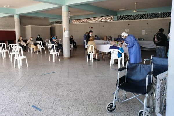 Ya no quedan vacunas en el Hospital de Barrio Obrero | Ñanduti