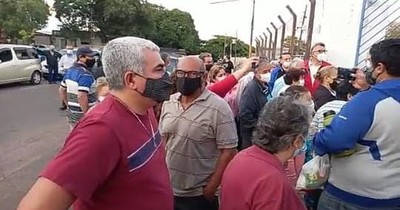 La Nación / Sin vacunas en Barrio Obrero: “Traten de no morir en estos días”