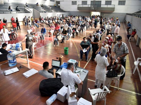 GARANTIZAN MÁS DOSIS ANTI-COVID EN MEDIO DE FRENESÍ POR VACUNAS