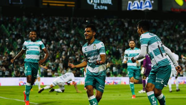 Santos Laguna golea al Puebla de Antony Silva