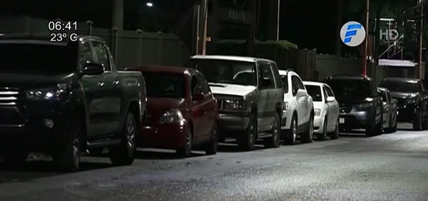 Exodo a la capital en busca de vacunas, esperas se inician a las 2 de la madrugada