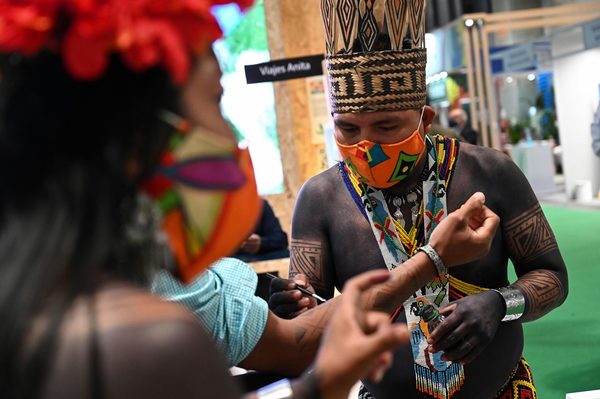 Emberá-wounaan, las etnias panameñas que captan las miradas en Fitur - MarketData