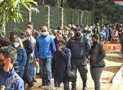 PENOSO trato a adultos mayores para VACUNARSE contra el COVID19