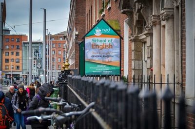 Ofrecen 5 becas completas y 45 parciales para estudiar inglés y trabajar en Irlanda | OnLivePy