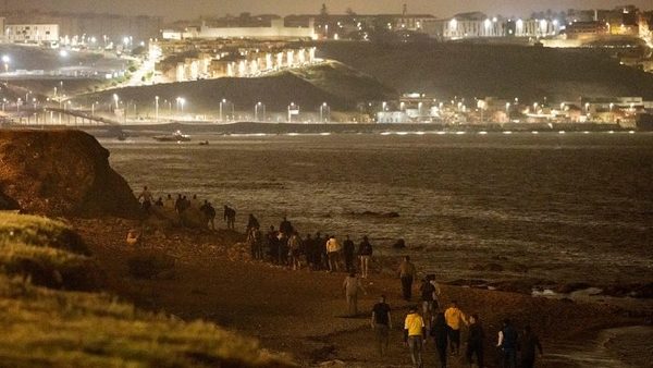 Cientos de inmigrantes intentan acceder a España desde Marruecos por Melilla | OnLivePy