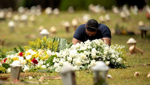 Muertes globales en 2020 por Covid triplican las registradas oficialmente