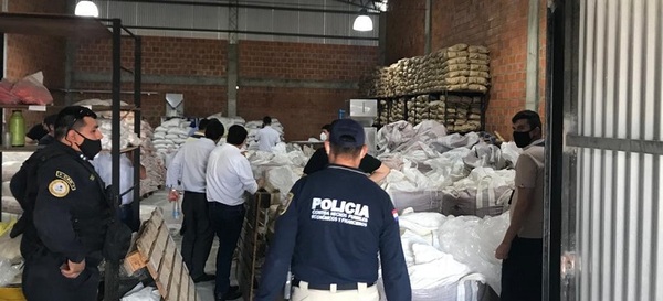 Incautan 35 toneladas de azúcar presuntamente ingresadas de contrabando.