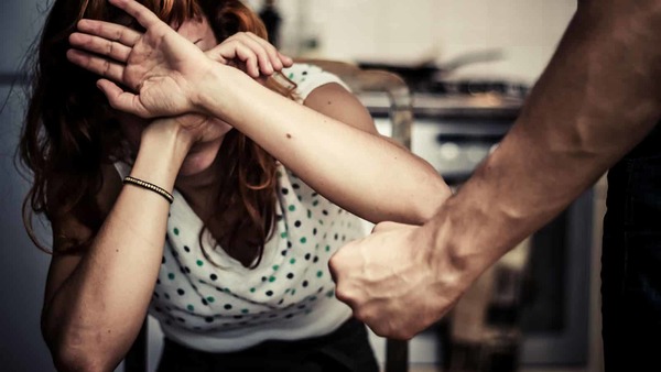 Mujer es agredida brutalmente por dueño de pizzería: “Me golpeó como a un animal”