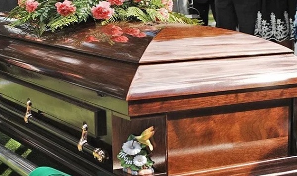 Velaron tres días a un "angelito" esperando que resucite