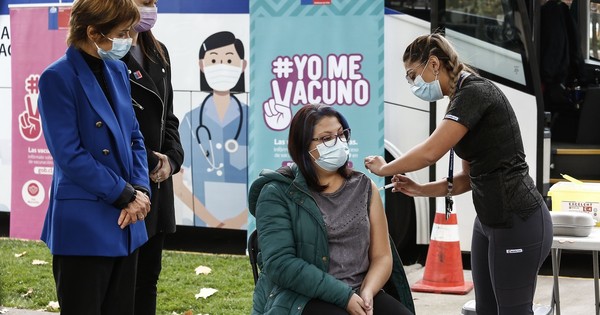 La Nación / Chile vacunó al 50,2% de su población objetivo