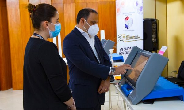 Precandidatos fallecidos figurarán en las máquinas de votación