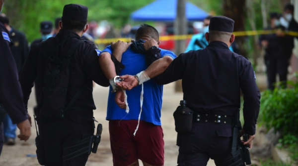 Hallan 14 cadáveres en la casa de un expolicía de El Salvador - Noticiero Paraguay