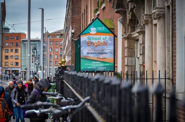 Ofrecen becas para estudiar inglés y trabajar en Irlanda