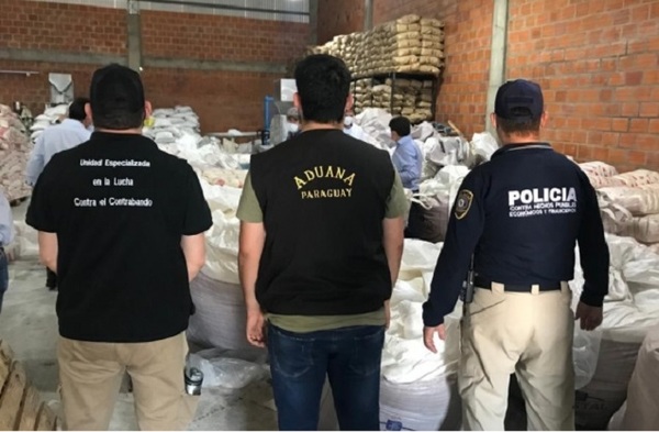 Dulce incautación: agentes de Policía y Aduanas requisan 46 toneladas de azúcar, presunto contrabando