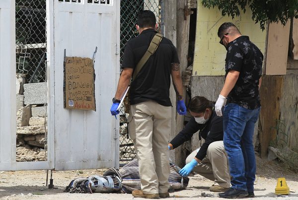 Amenazan a candidata mexicana simulando dejar un cadáver frente a su casa - MarketData