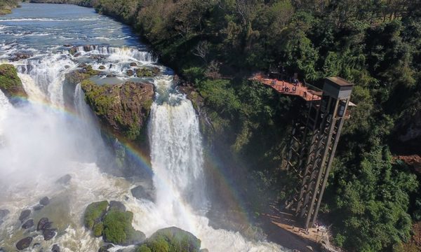 Cae ascensor panorámico y funcionaria de Saltos del Monday queda herida