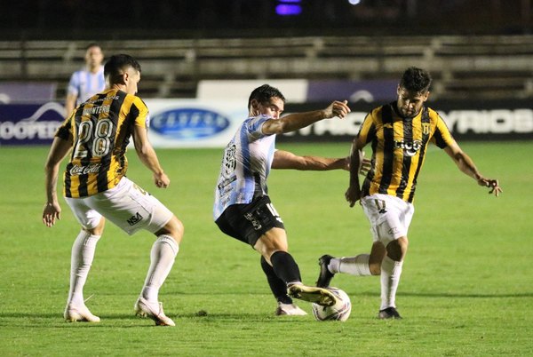 Guaireña y Guaraní sellan un aburrido empate en Villarrica