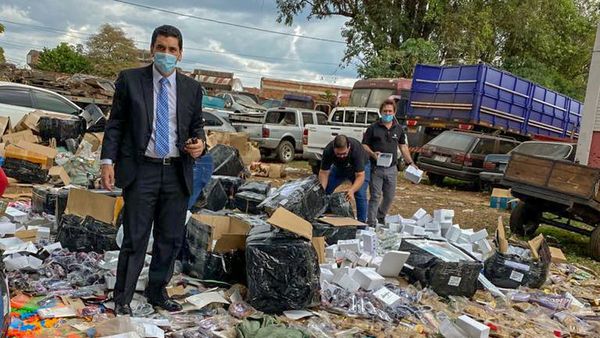 Destruyen productos piratas de empresa de Dalia López