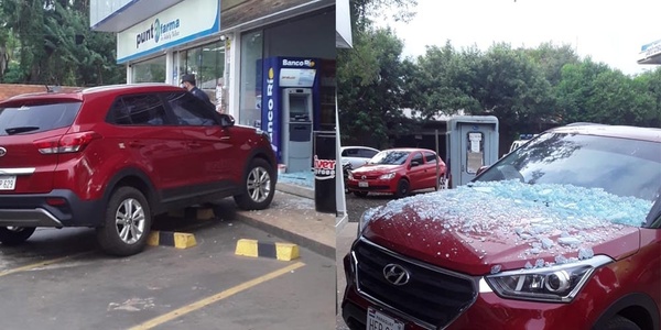 CAMIONETA IMPACTA CONTRA UN LOCAL COMERCIAL POR CULPA DE UNA ZAPATILLA