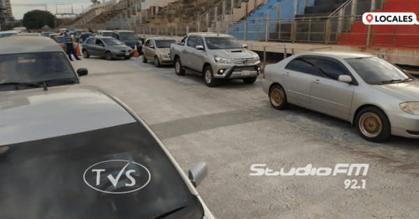 SIGUEN LAS EXTENSAS FILAS PARA RECIBIR LA DOSIS ANTI COVID