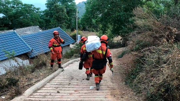 Fuerte terremoto en China de magnitud 6.4 deja tres fallecidos y 27 heridos