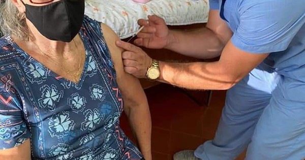 La Nación / Vacunación en Naranjal: “No aplicamos a los de 65 porque opa la vacuna”